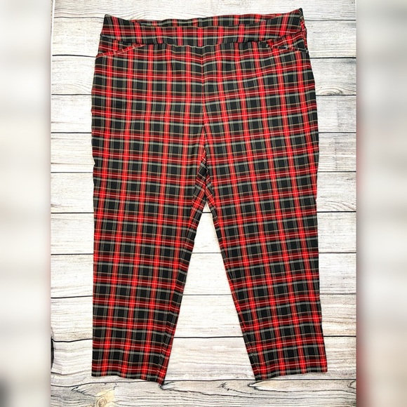 Terra & Sky Red & Black Plaid Cropped Pants - Picture 8 of 8